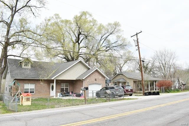 property 405 N Highway 17