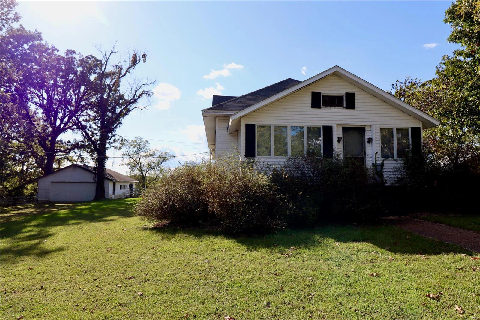 property 33475 Highway 5