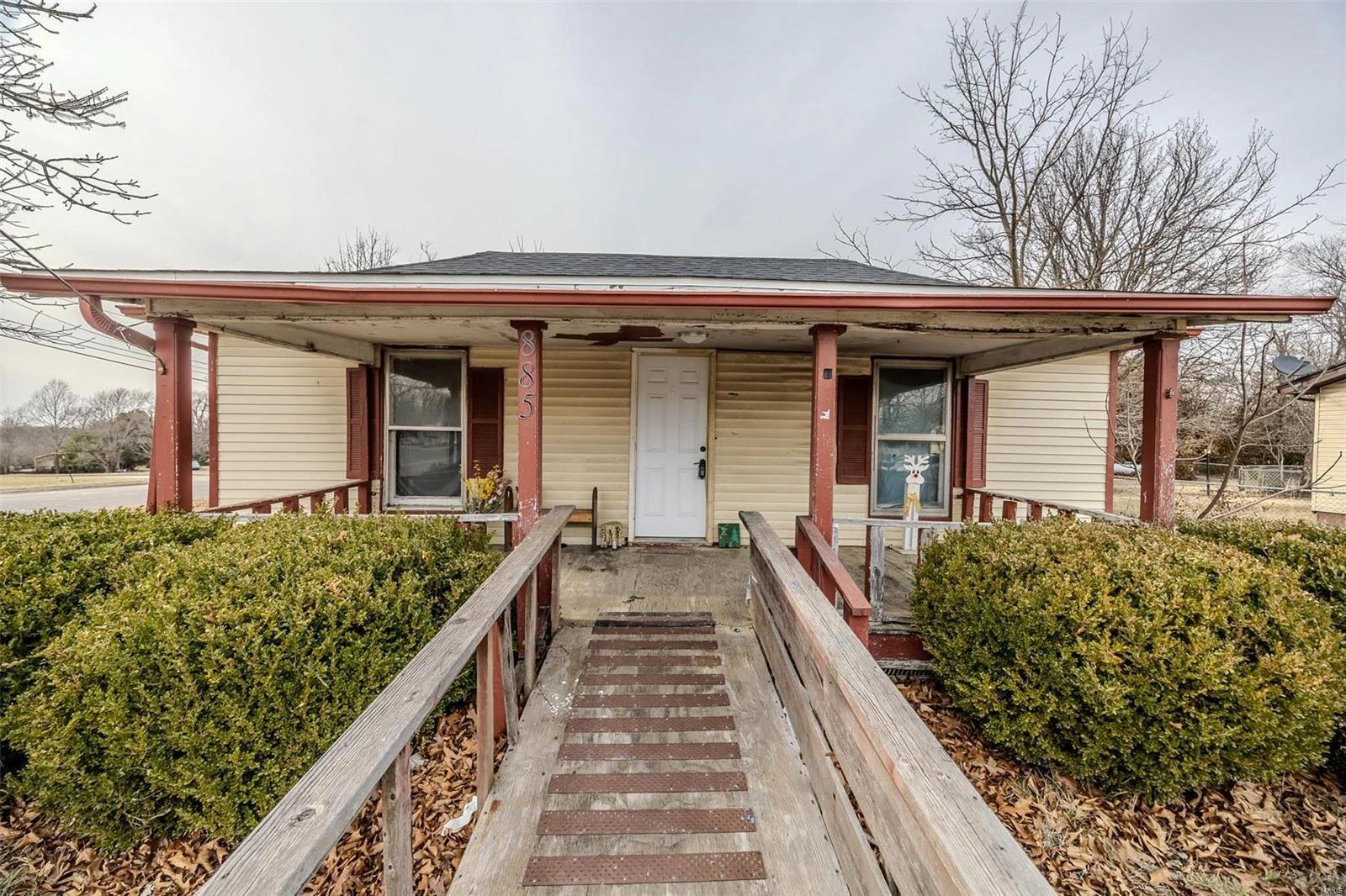 property 885 W 4th Street