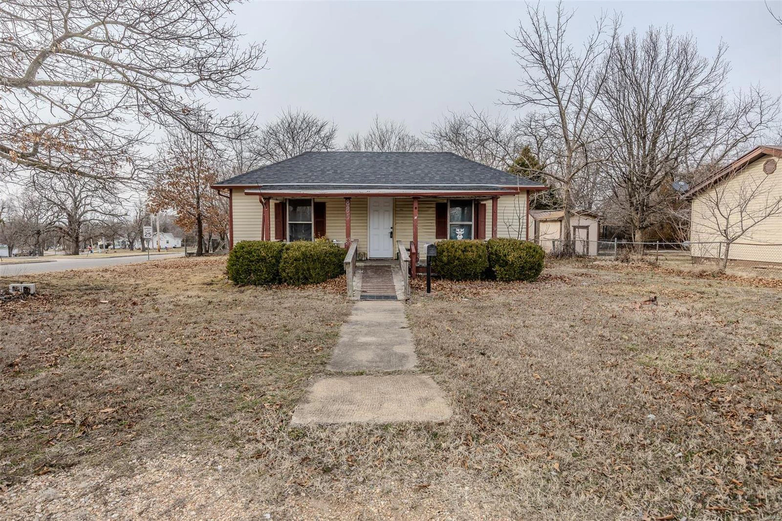 property 885 W 4th Street