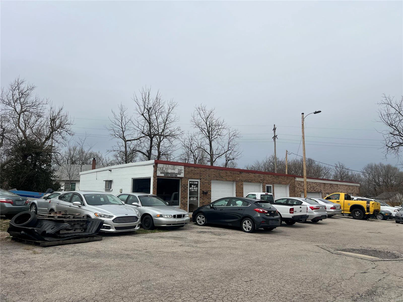 property 411 E COMMERCIAL Street