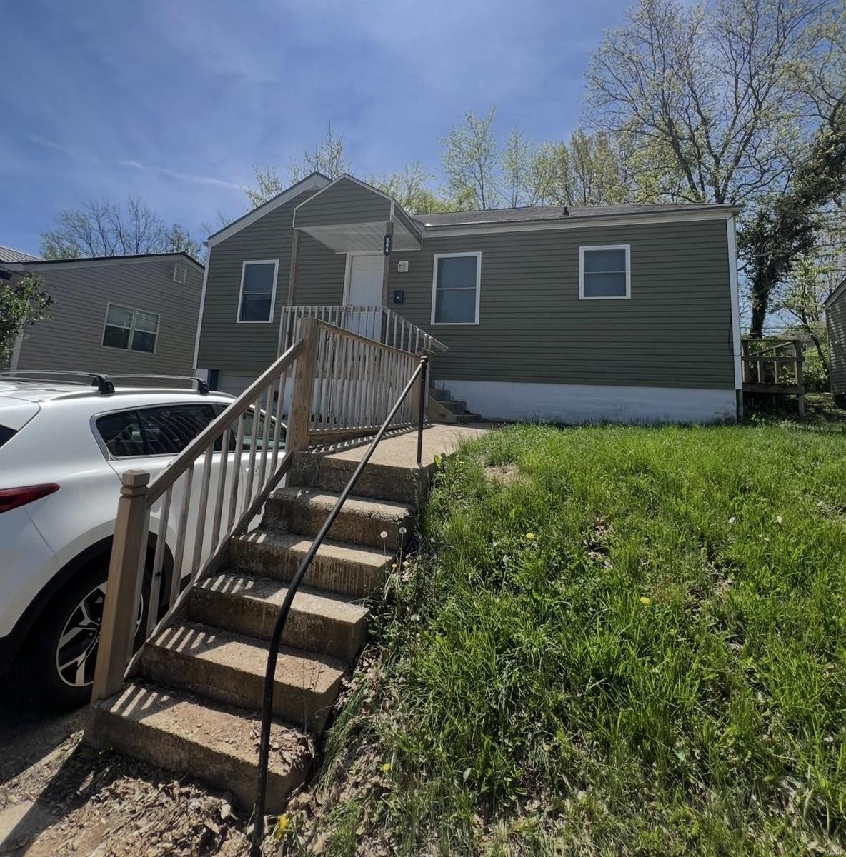 property 804 E 5th Street