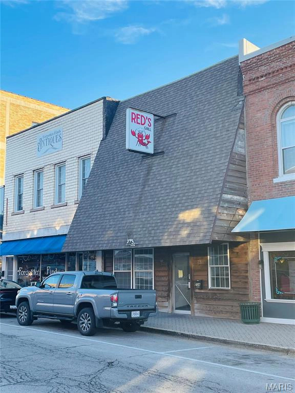 property 704 N Pine Street