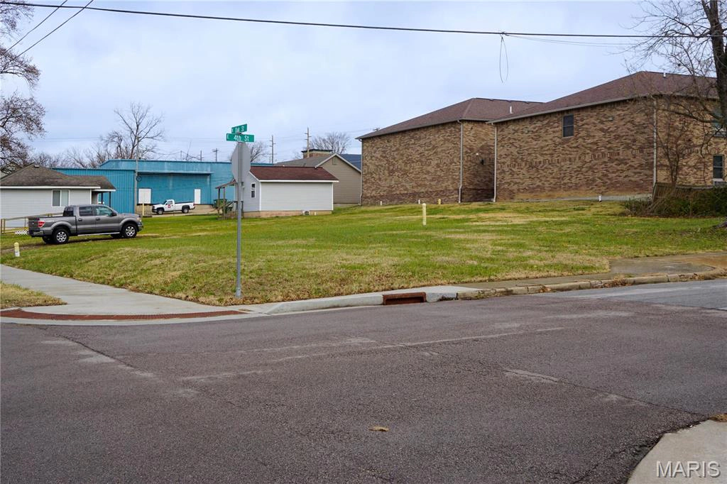 property 400 N Oak Street