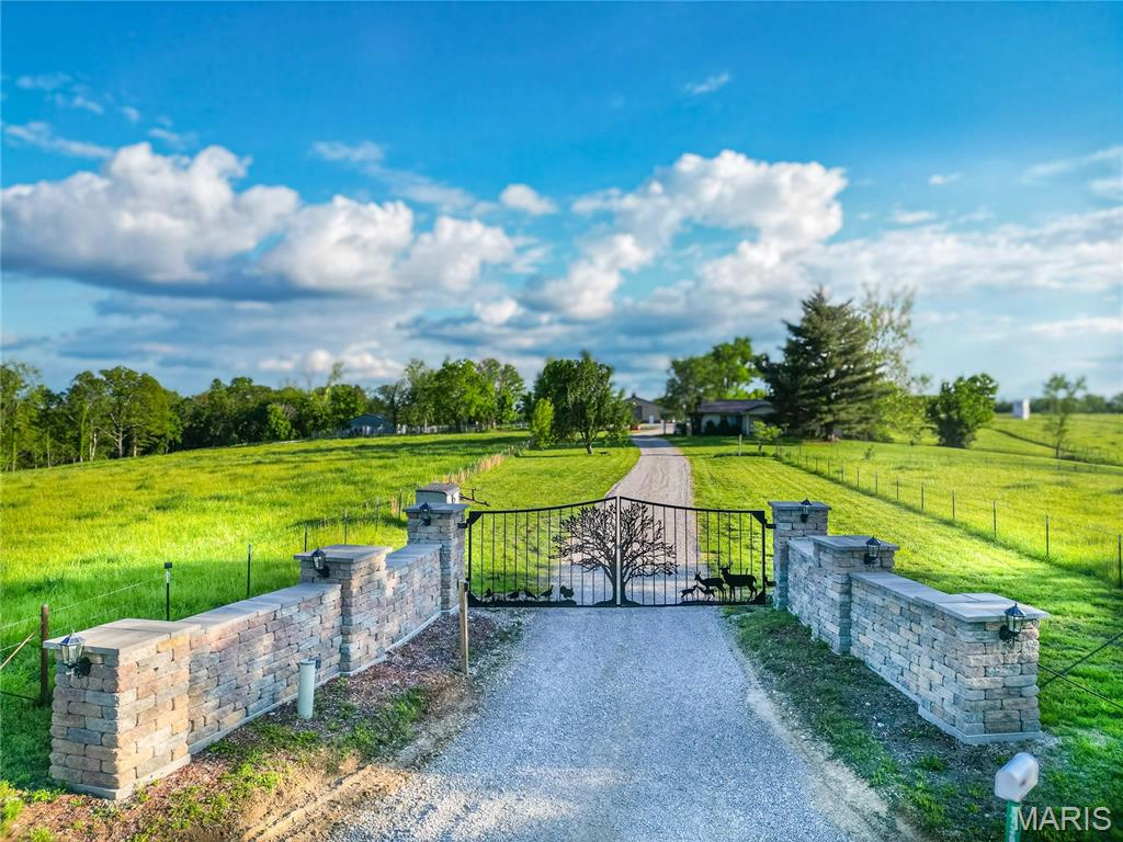 property 17305 Riverside Road