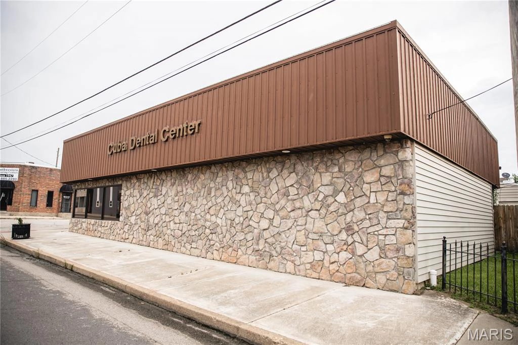 property 405 W Washington Street