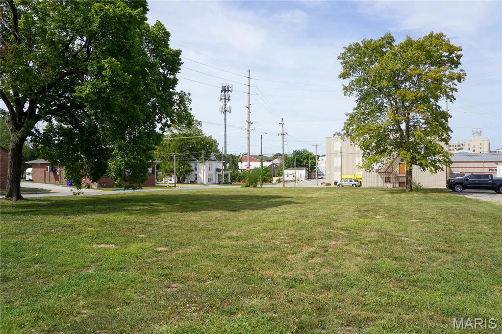 property 303 E 7th Street