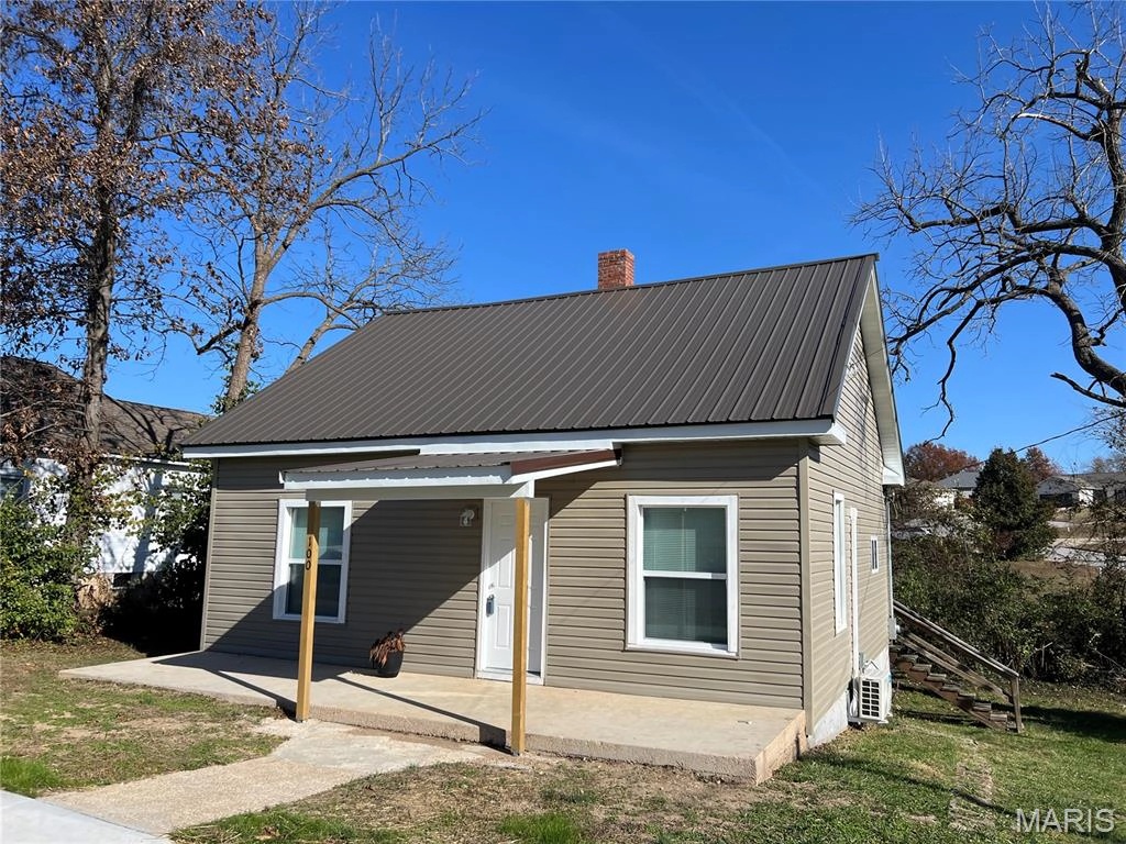 property 100 N Walnut Street