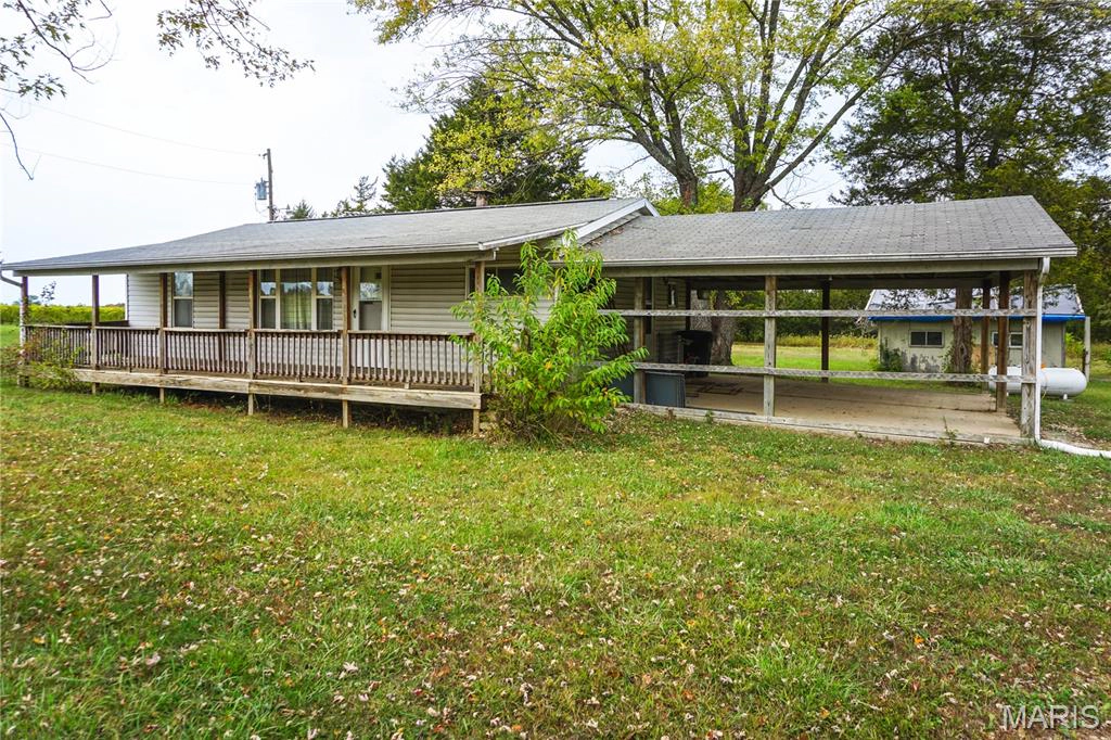 property 19811 Vineyard Outer Road