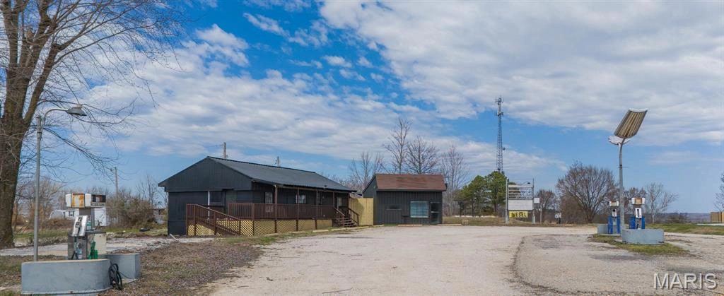 property 17475 S US Highway 63