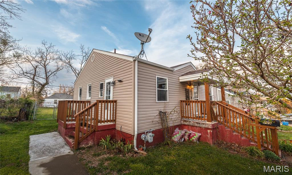 property 709 E 6th Street