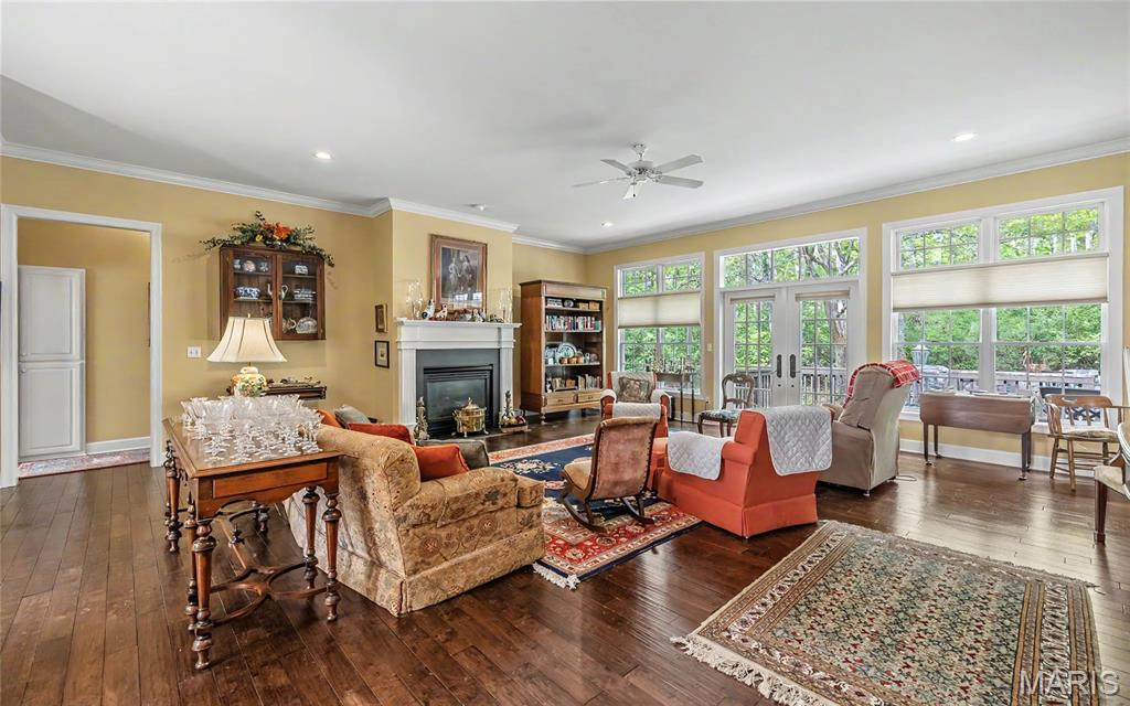 property 822 Oak Knoll