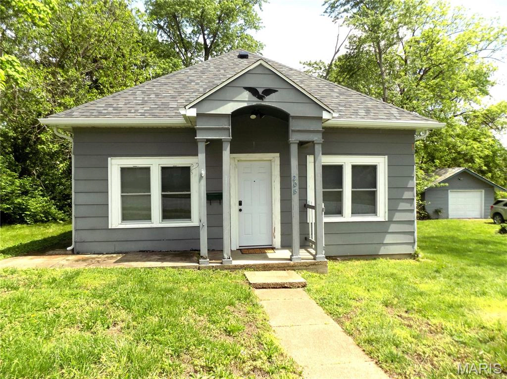 property 208 N Walnut Street