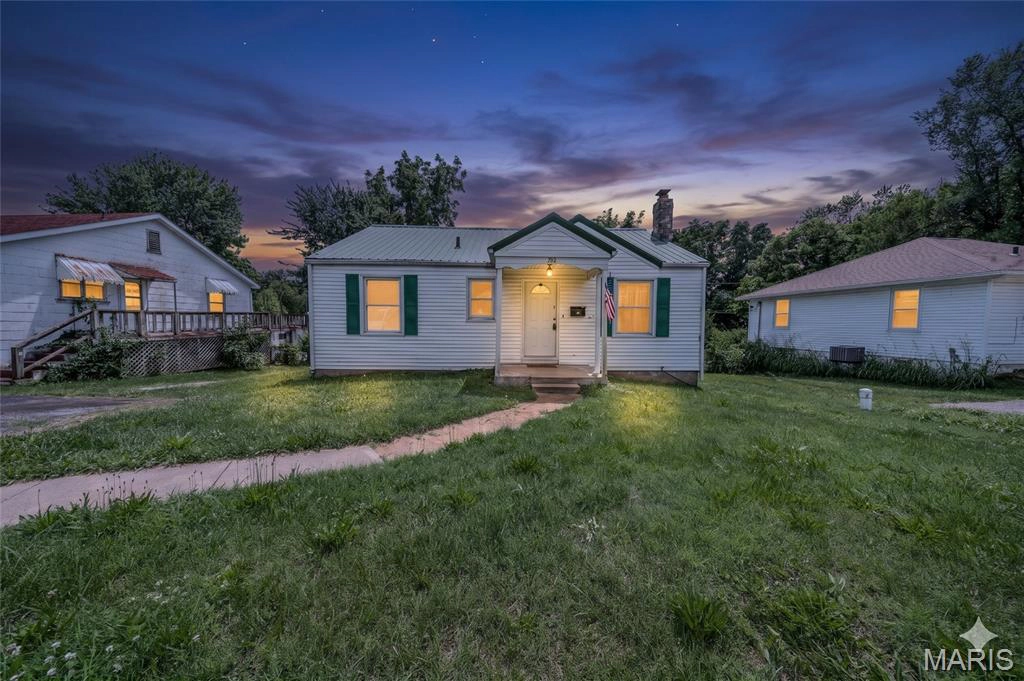 property 704 E State Highway 72
