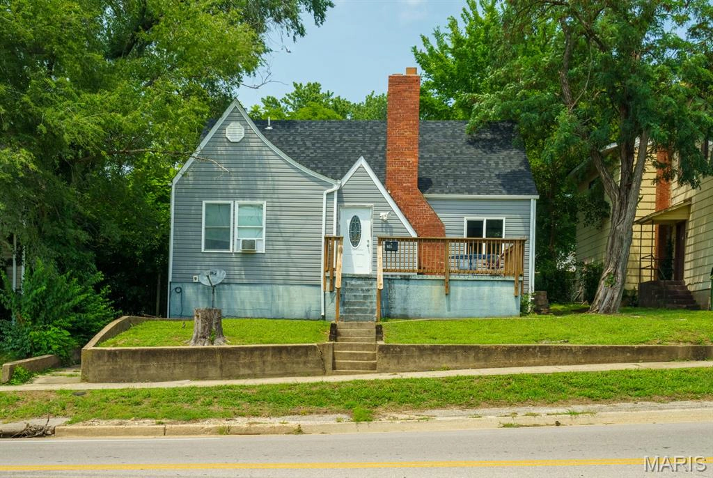 property 709 E 10th Street