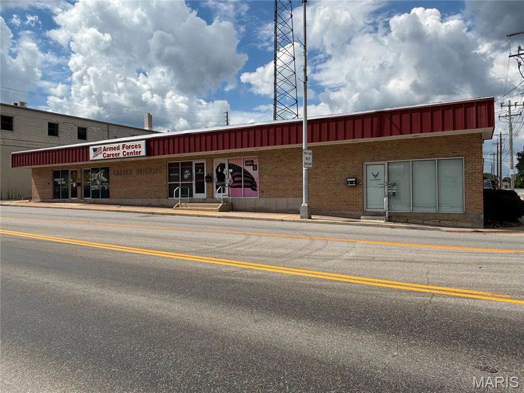property 100 W 10th Street