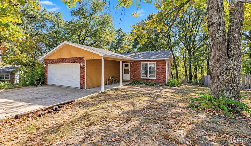 property 16958 Hemlock Lane