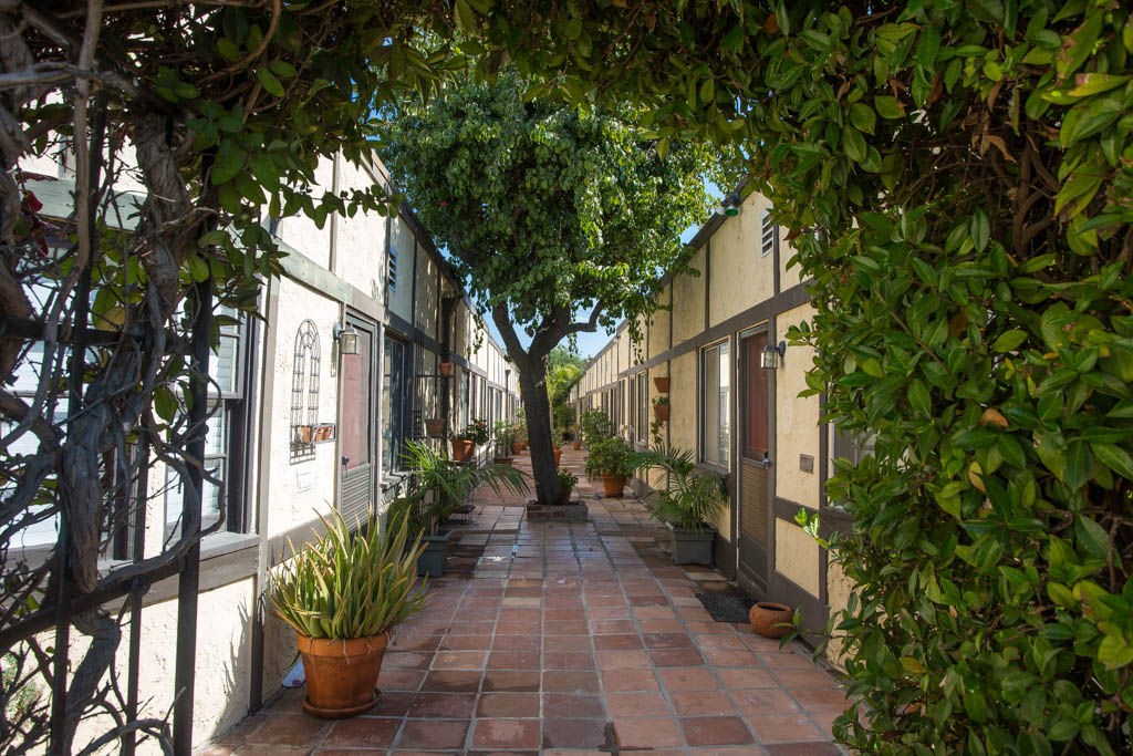 Santa Monica Cottages  apartments for rent
