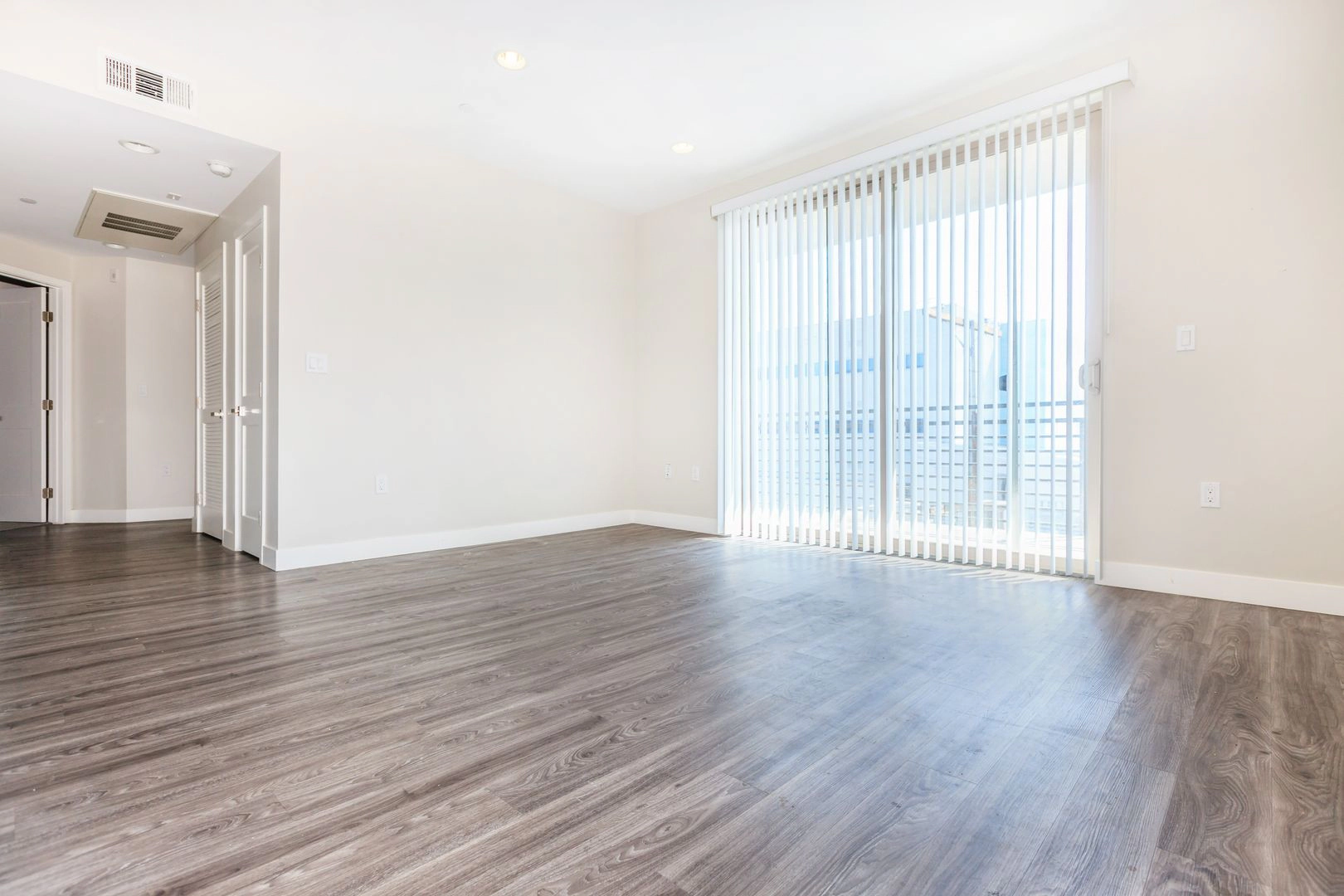 **FREE RENT** New & Luxurious 2 Bed Unit in the NoHo Arts District!