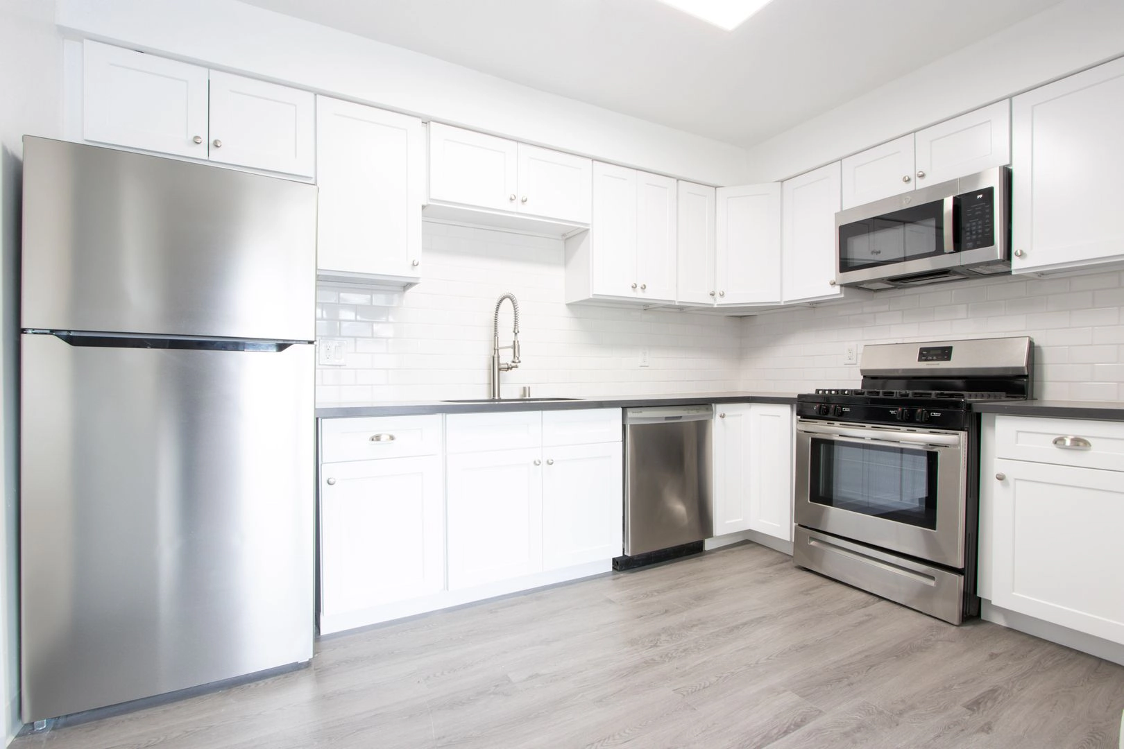 FREE RENT! Live in our newly renovated apartments at 1121 N Westmoreland Ave!