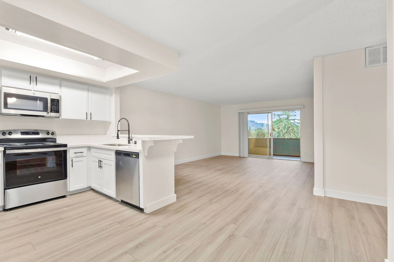 Lovely & Spacious – Valley Village