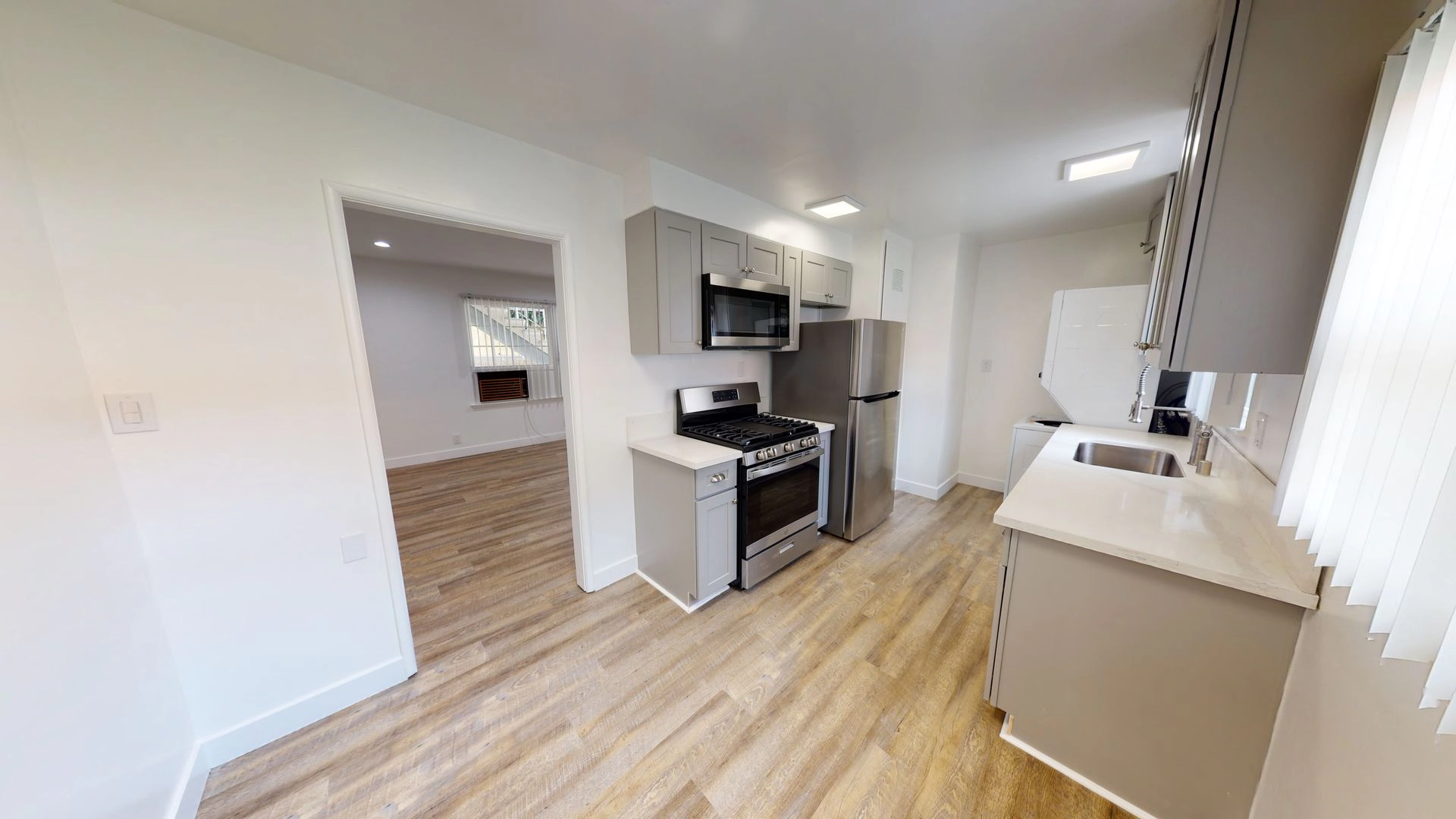 *FREE RENT* 1 bed/1 bath unit in Valley Village!!