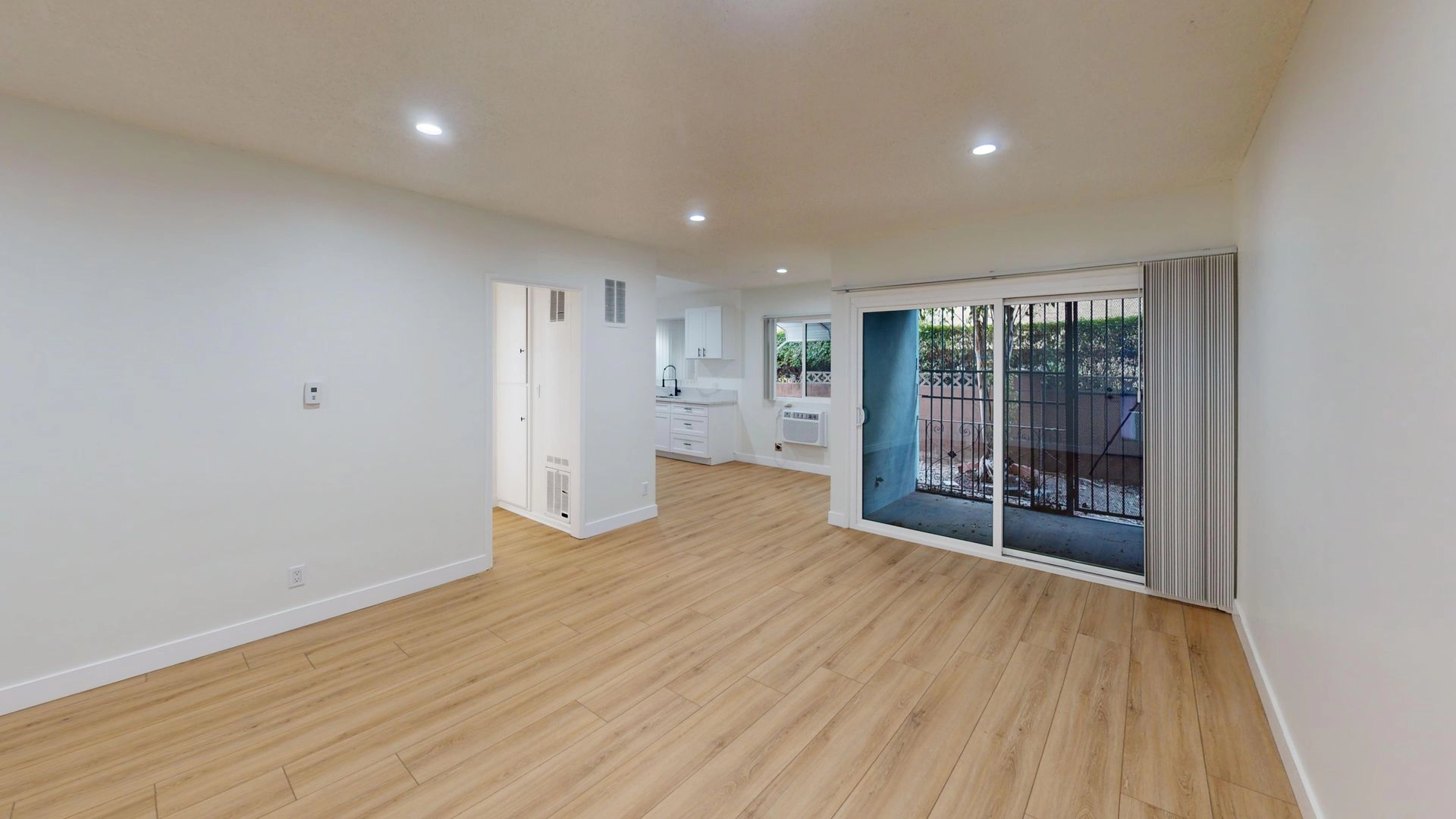 FREE RENT!!* Beautiful & Spacious Unit For Rent