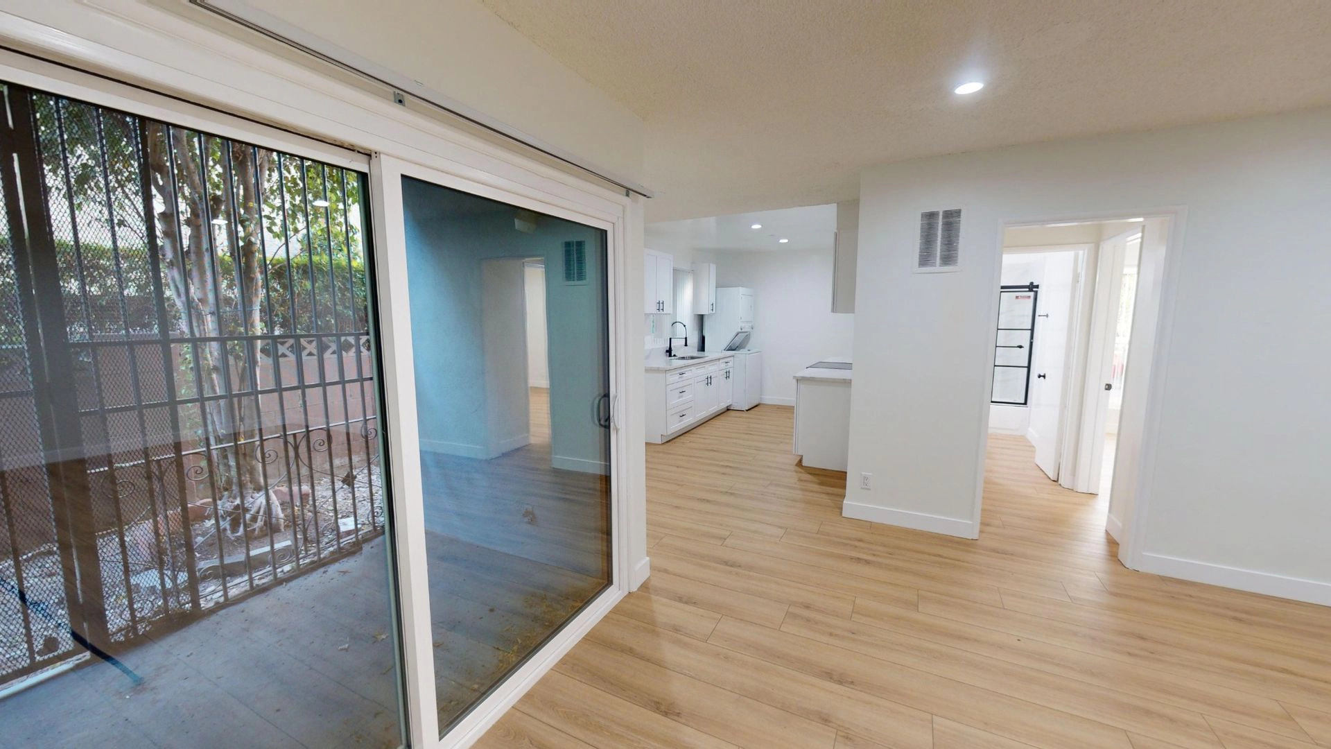 FREE RENT!!* Beautiful & Spacious Unit For Rent