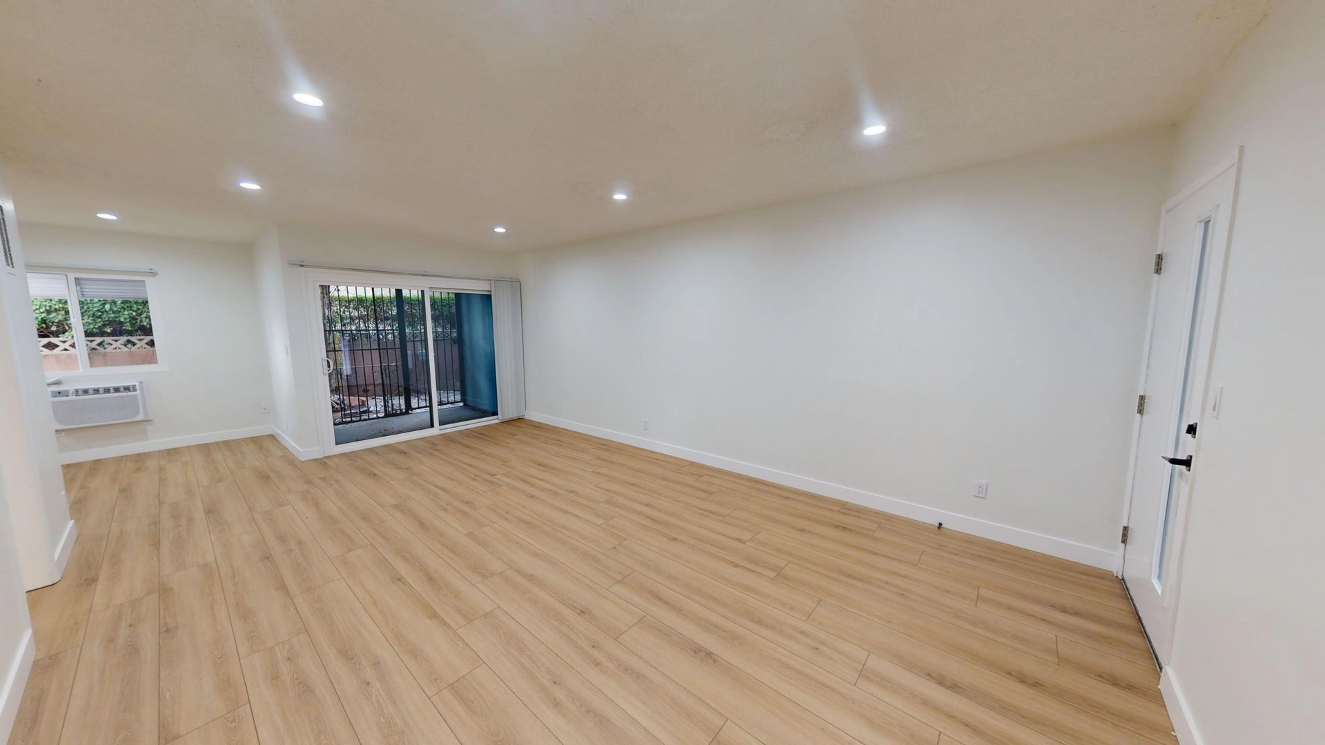 FREE RENT!!* Beautiful & Spacious Unit For Rent