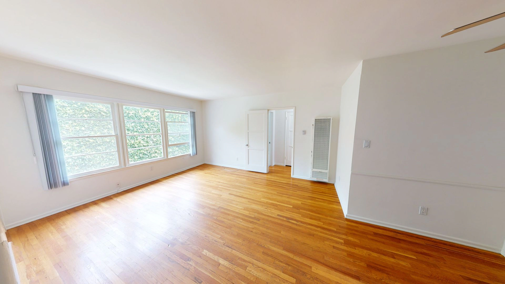 BEAUTIFUL ONE BEDROOM IN WEST LA!