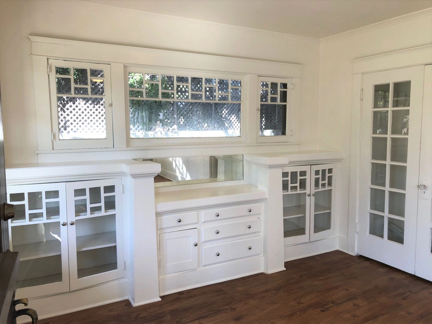 Lovely 1 Bedroom Bungalow Style Apartment!