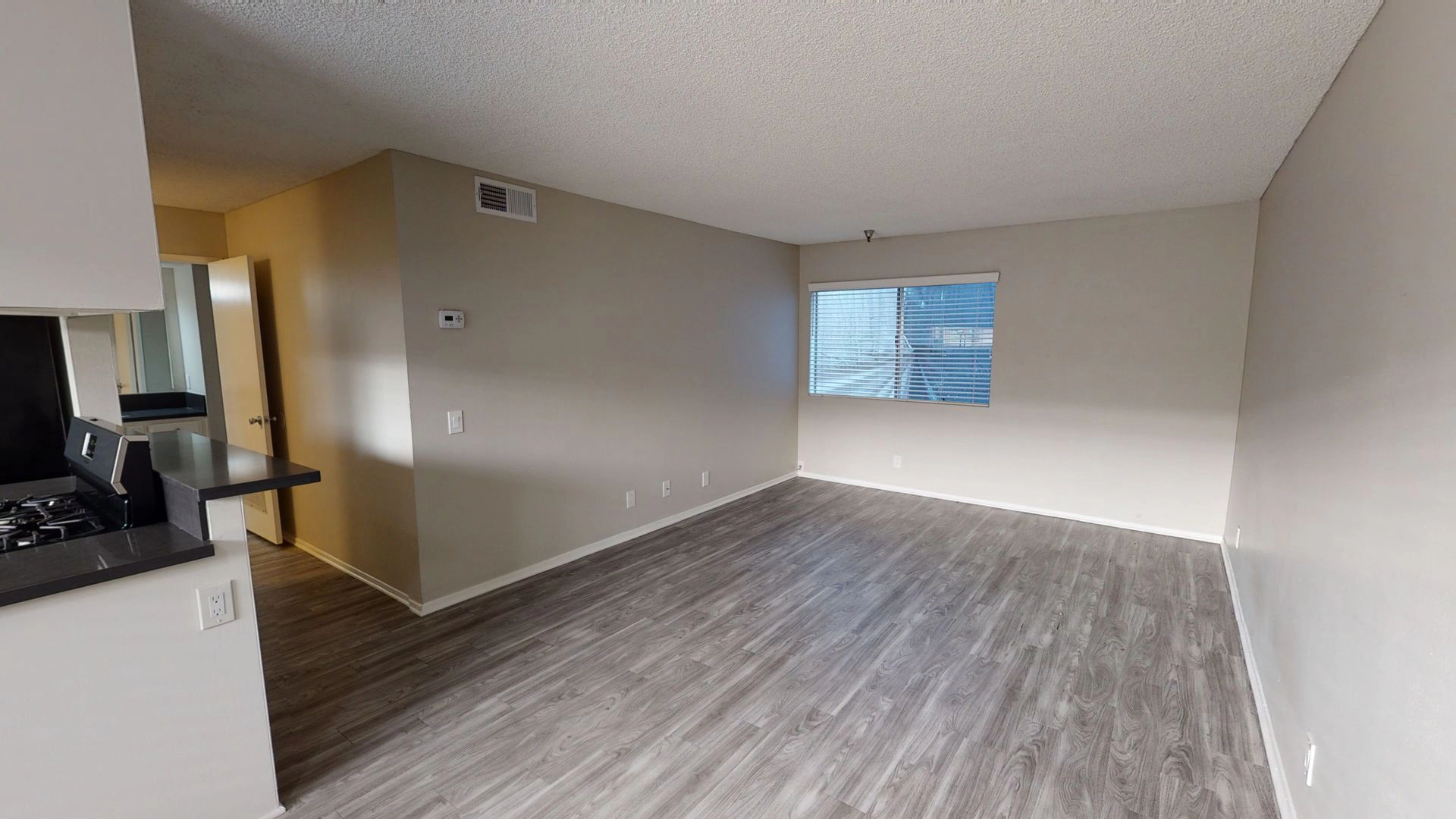 Beautiful & Spacious 1 bed Unit!
