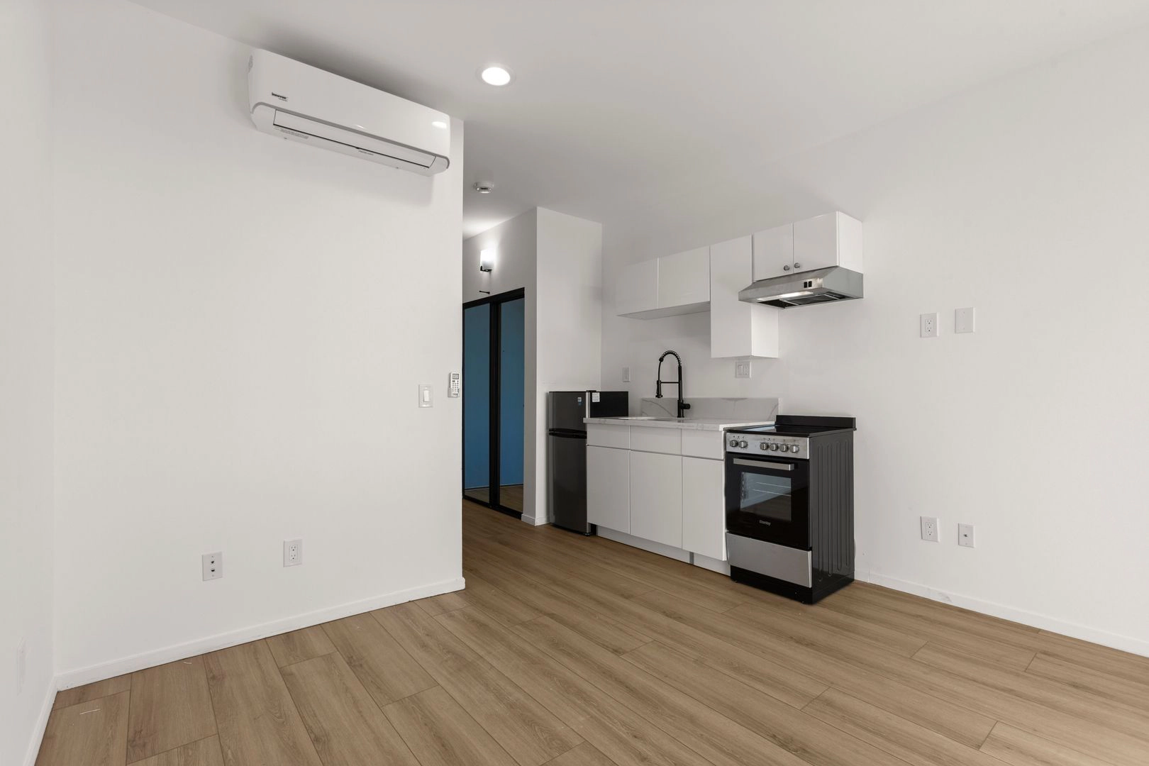 BEAUTIFUL BACH UNIT AVAILABLE IN PASADENA – NEAR PCC!