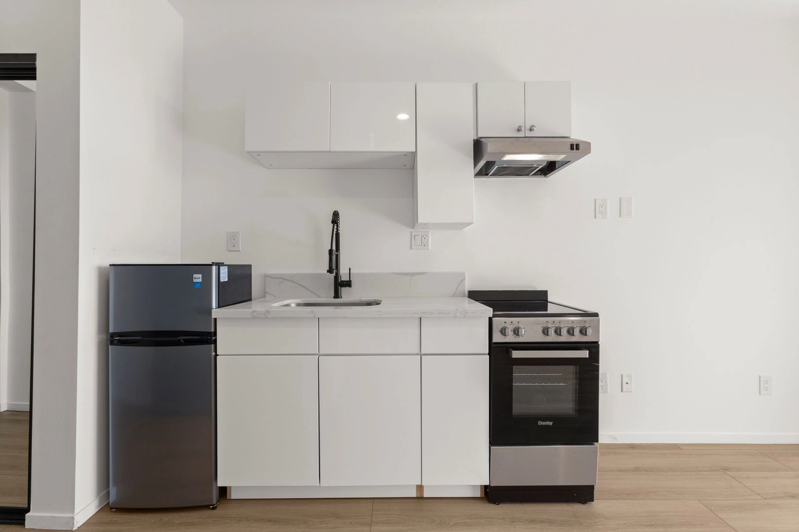 BEAUTIFUL BACHELOR UNITS – NEAR PCC!!