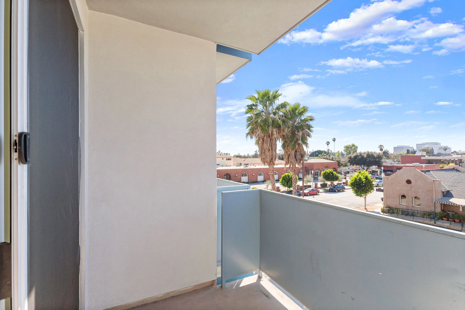 BEAUTIFUL BACHELOR UNITS – NEAR PCC!!