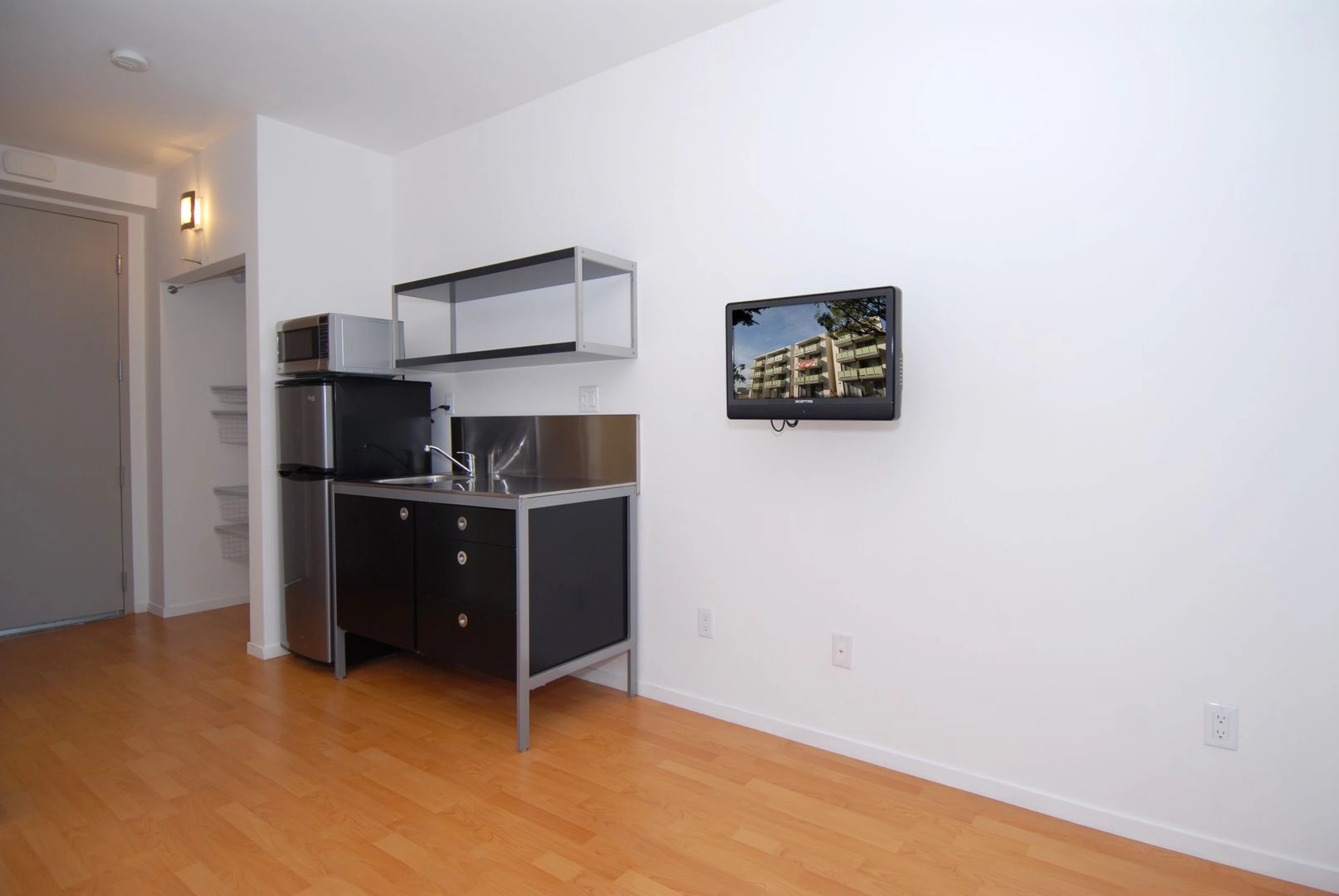 FREE RENT! BEAUTIFUL BACHELOR UNITS AVAILABLE – PASADENA!!