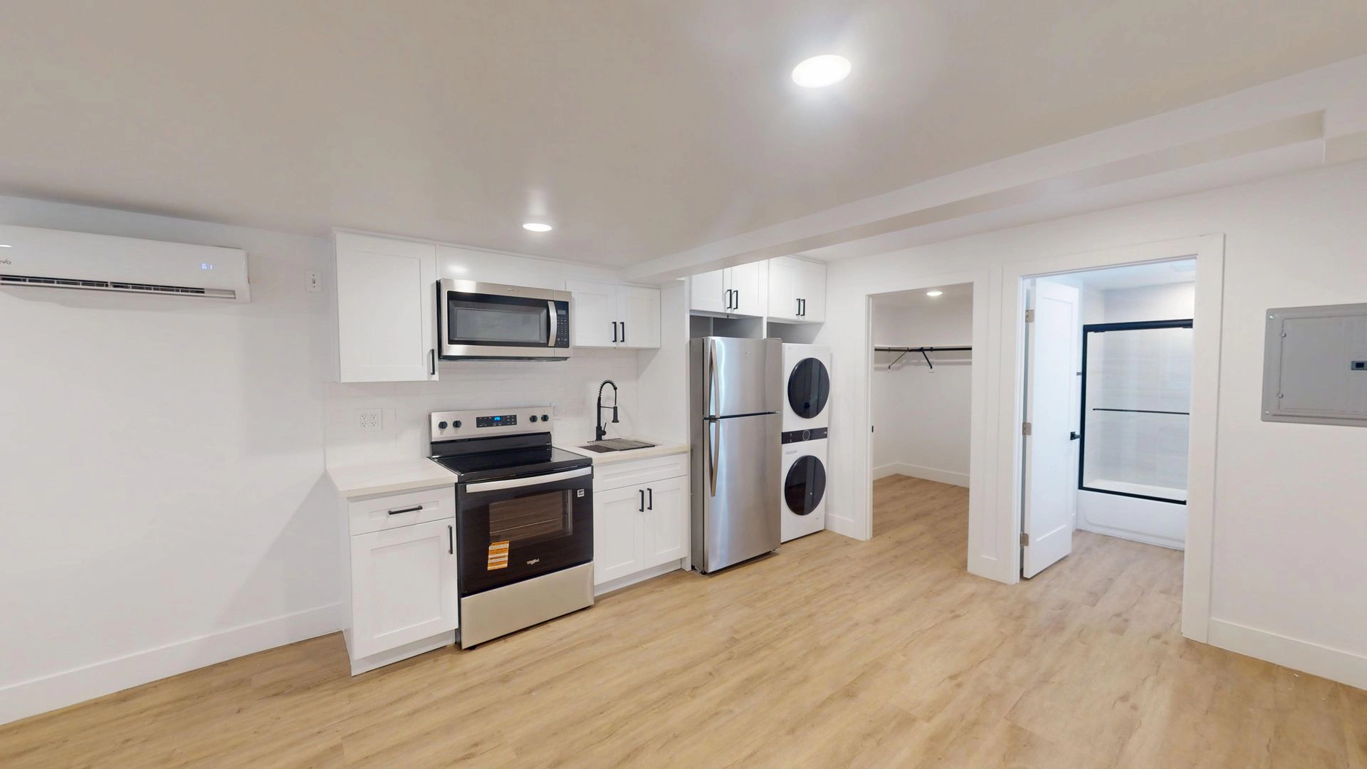 FREE RENT! Beautiful studio in Silver Lake!