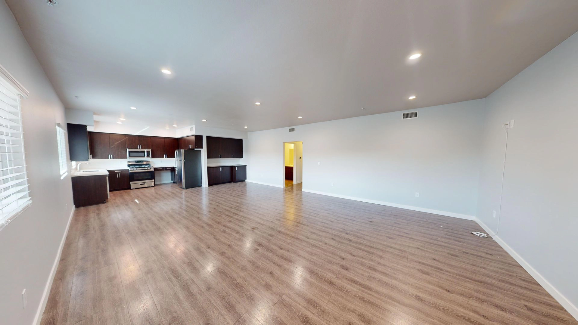 FREE RENT! Beautiful 2 bed – Hollywood!