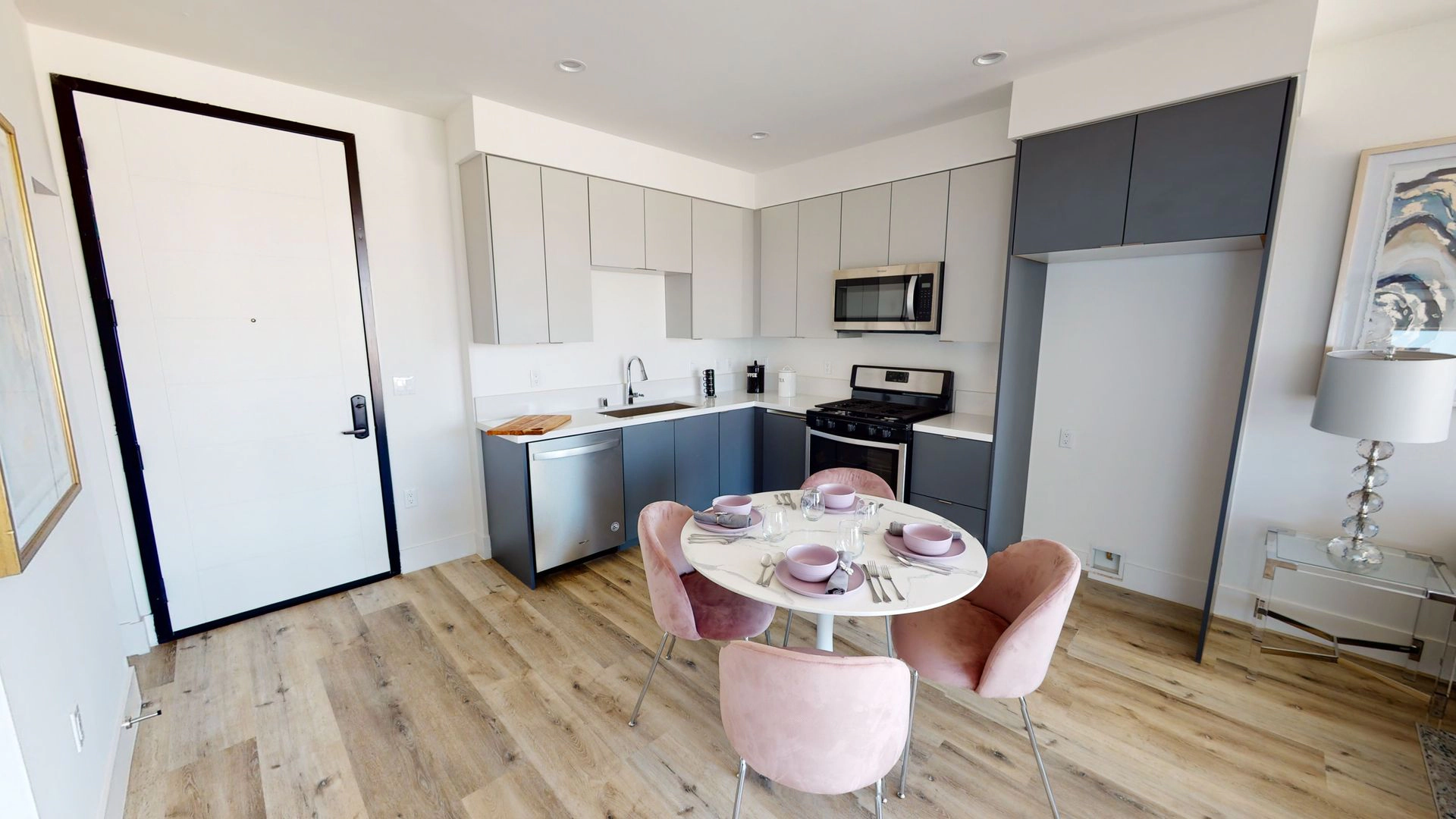 Newly Built Beautiful Apartments in the Van Nuys!