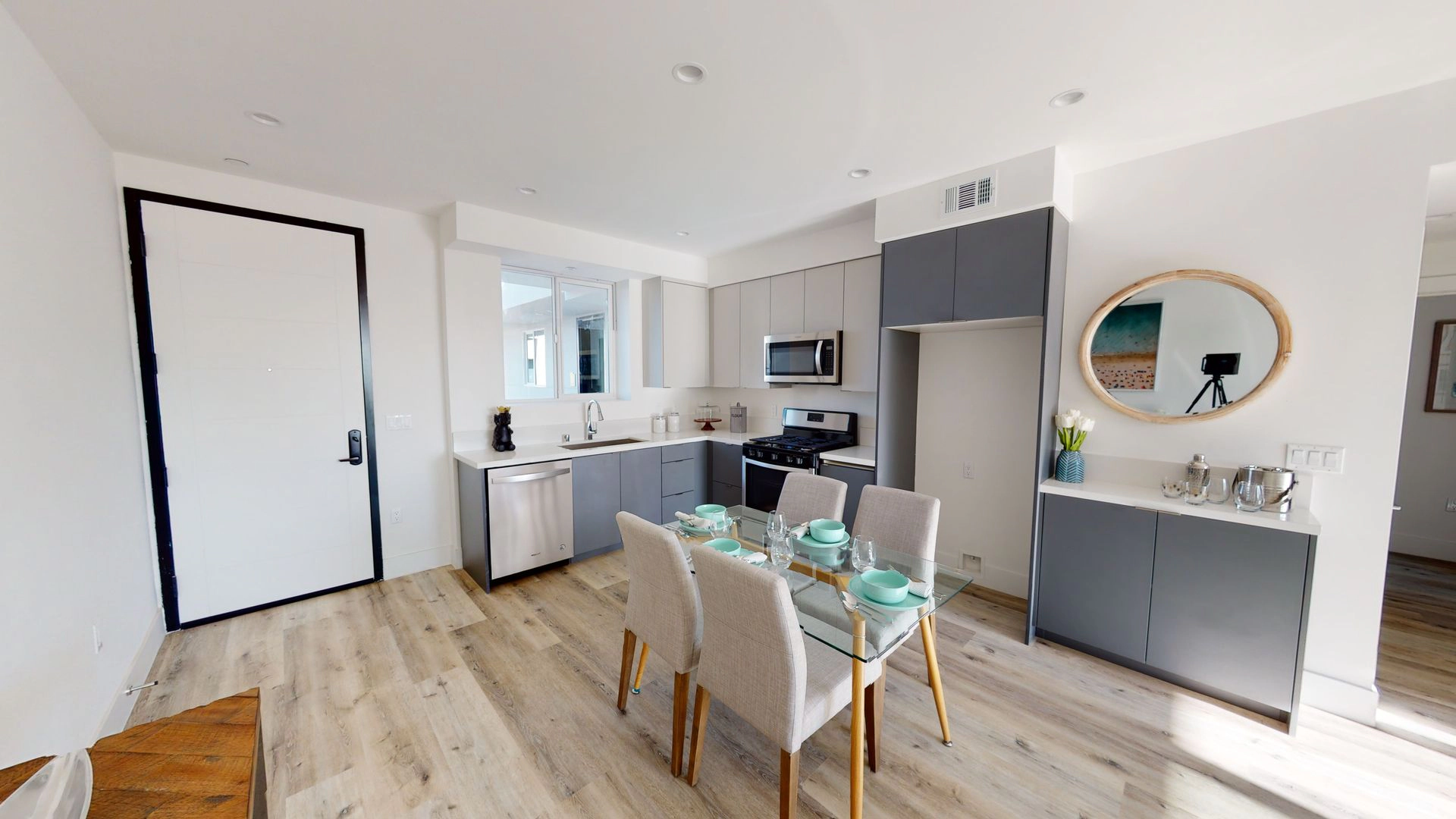 Newly Built Beautiful Apartments in the Van Nuys!