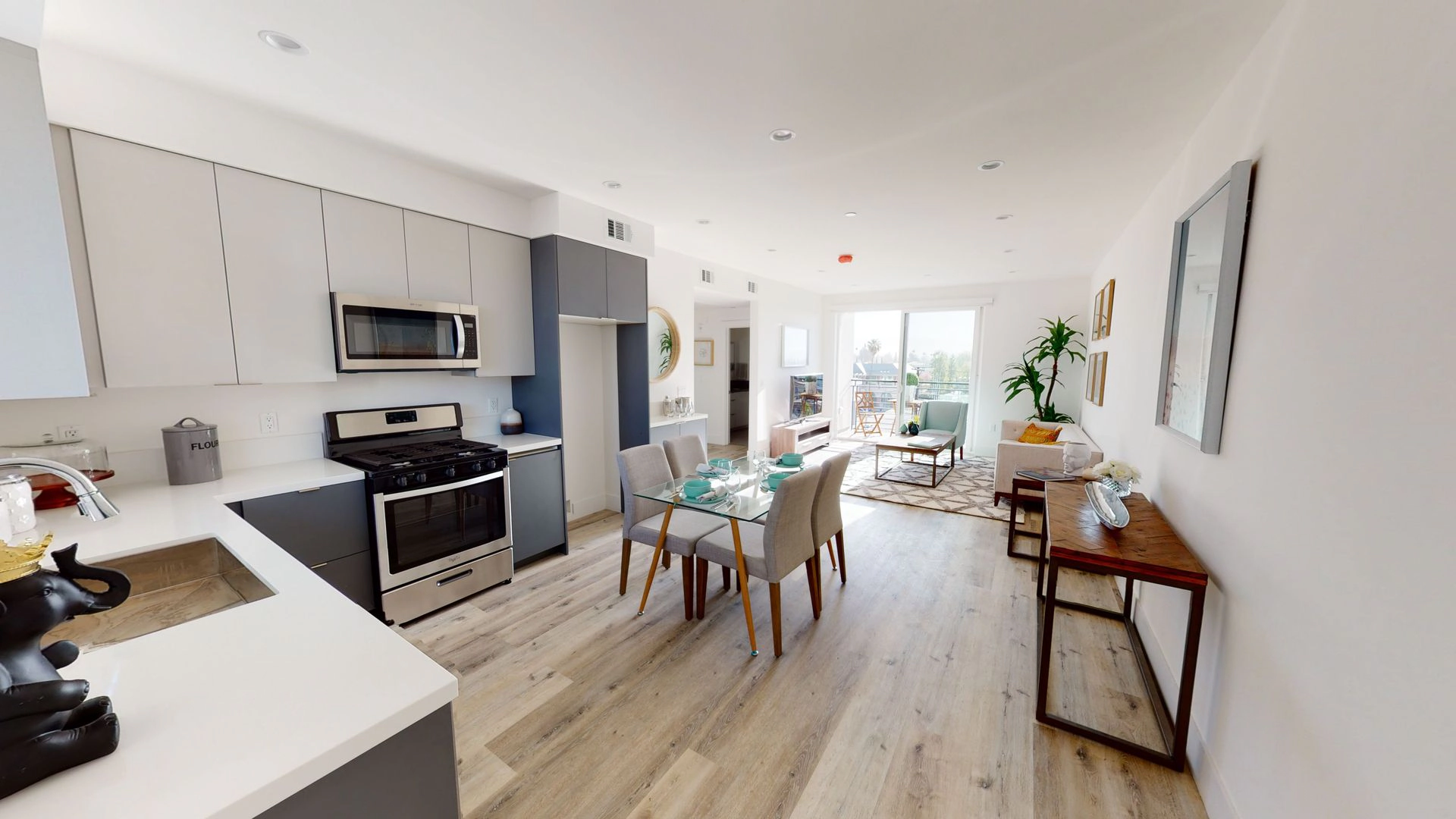 Newly Built Beautiful Apartments in the Van Nuys!