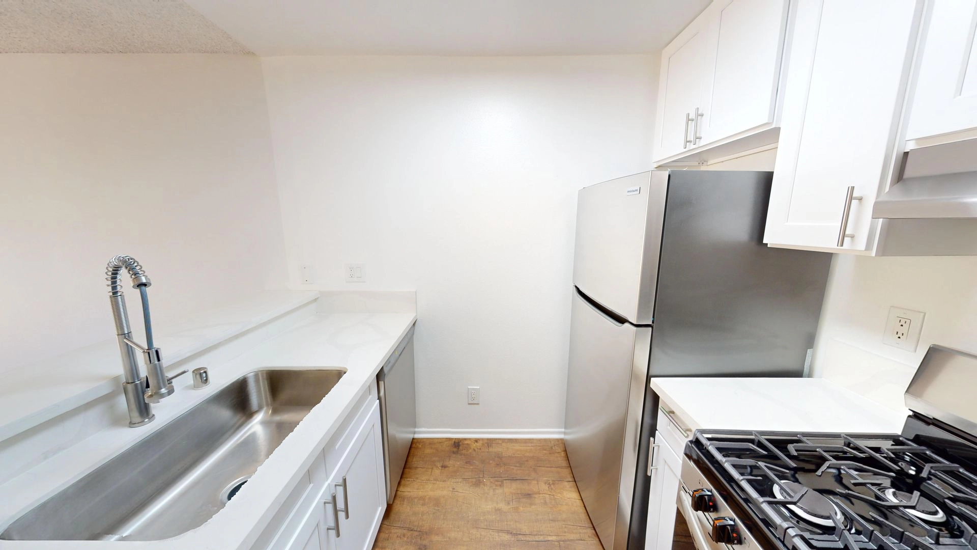 FREE RENT! Beautiful 1 bed – Hollywood!