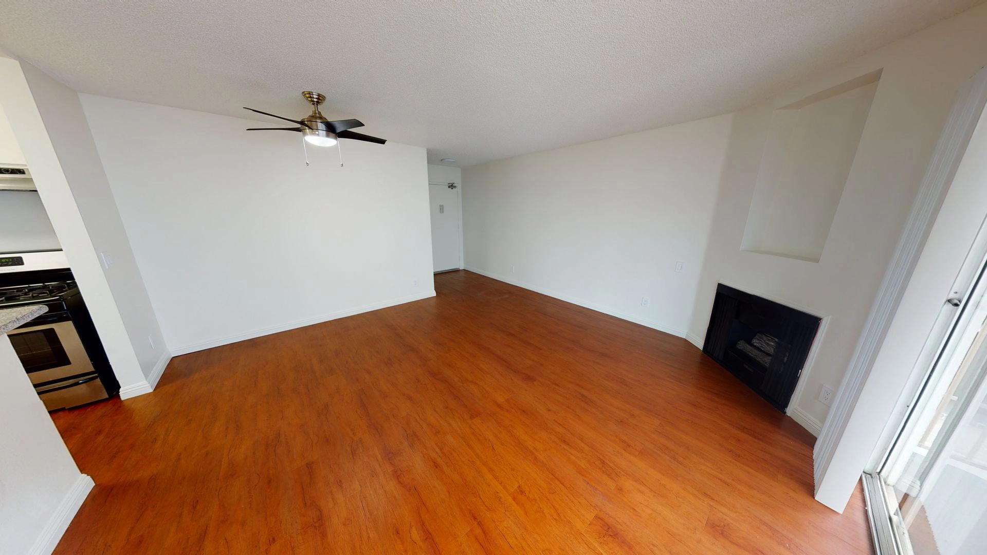 FREE RENT! Beautiful 1 Bed – Hollywood!