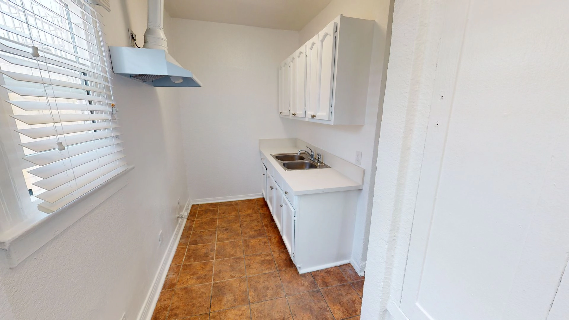 1565 S Hobart