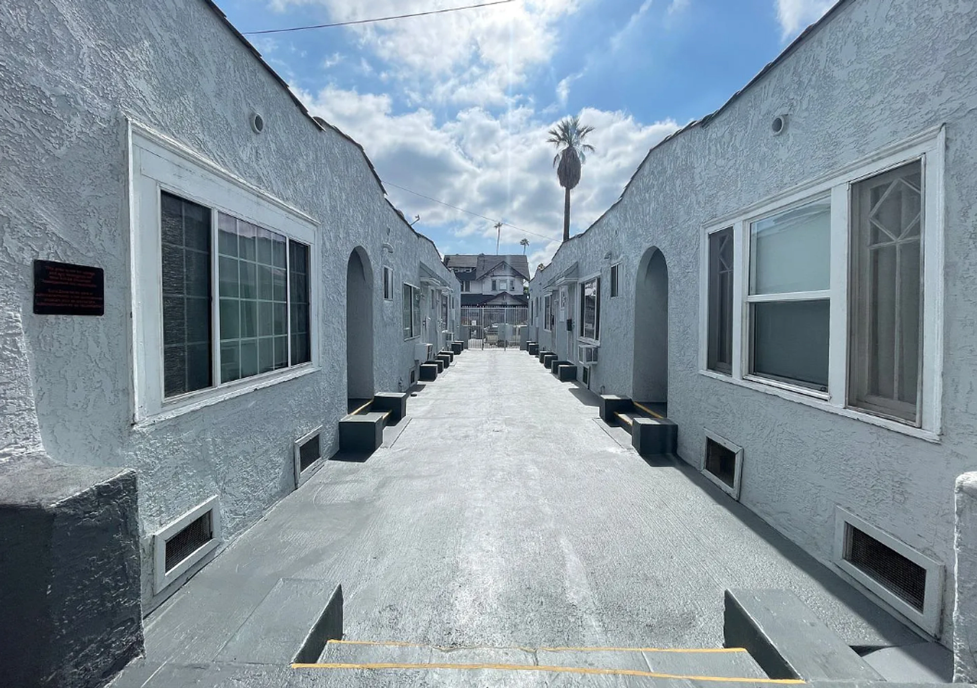 1565 S Hobart