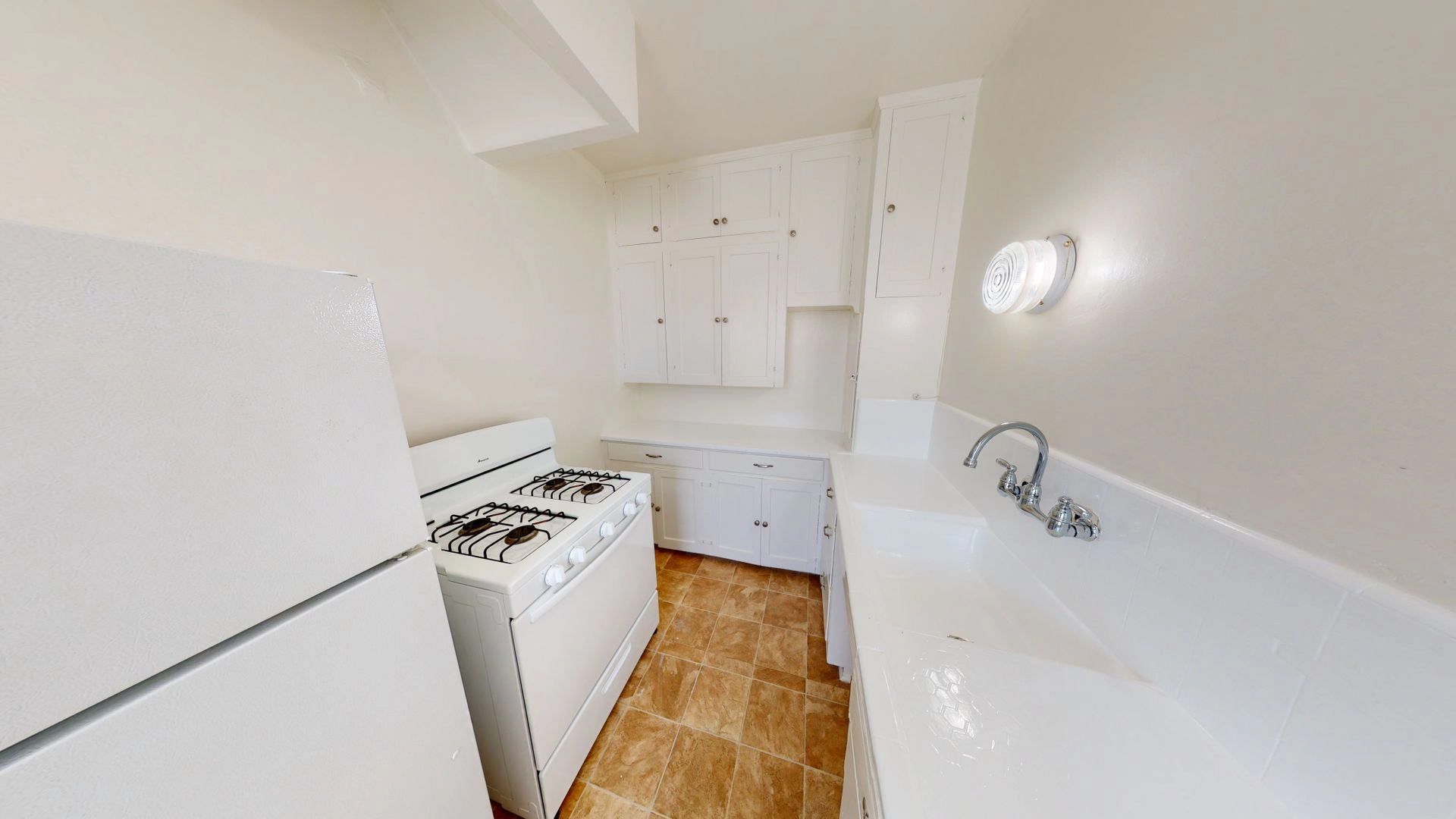 Single classic charm with a homey feel in South Pasadena!