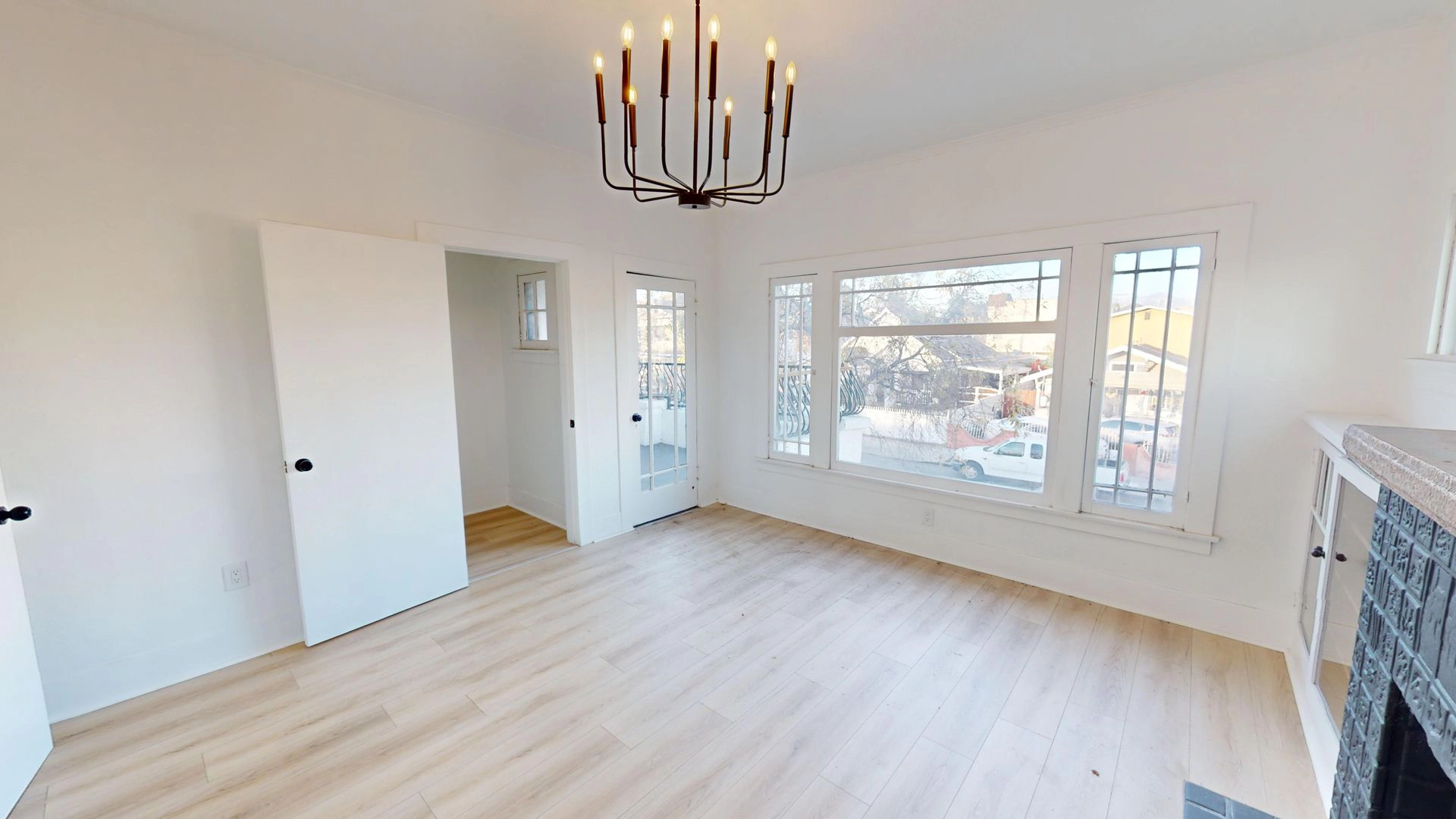 BEAUTIFUL 4 BED UNIT IN LOS ANGELES!