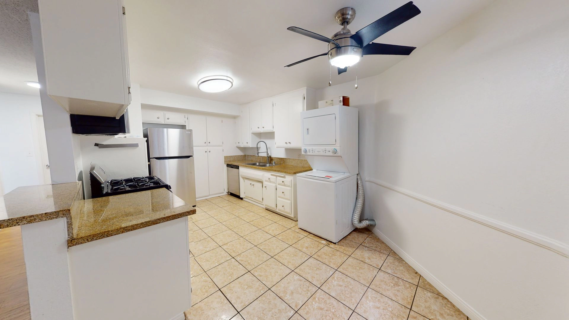 FREE RENT! Gorgeous 2 Bed. Unit available in Inglewood!