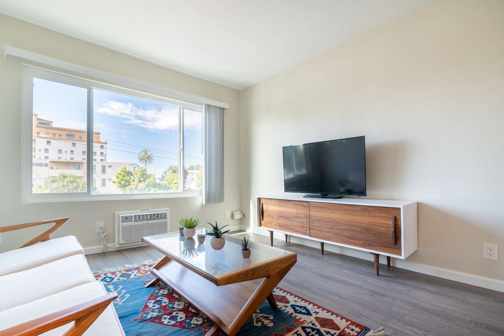 NEWLY RENOVATED APARTMENT HOMES!