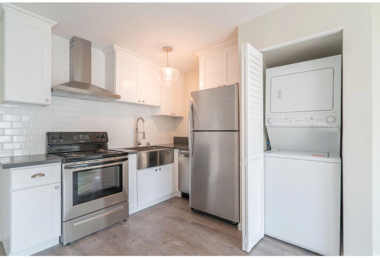 FREE RENT!!! NEWLY RENOVATED APARTMENT HOMES!